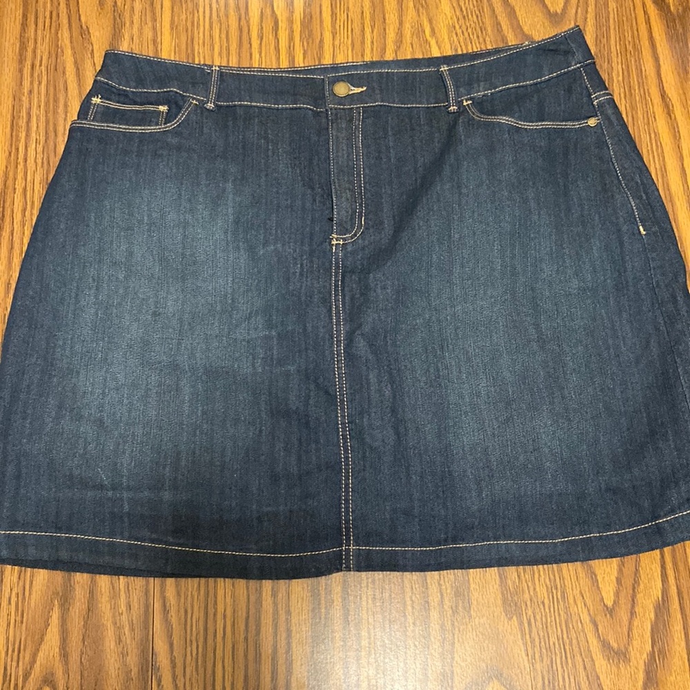 Classic fit jean skort